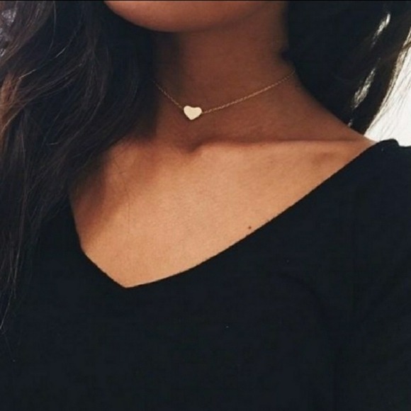 NWT Gold Dainty Heart Necklace - Picture 2 of 10